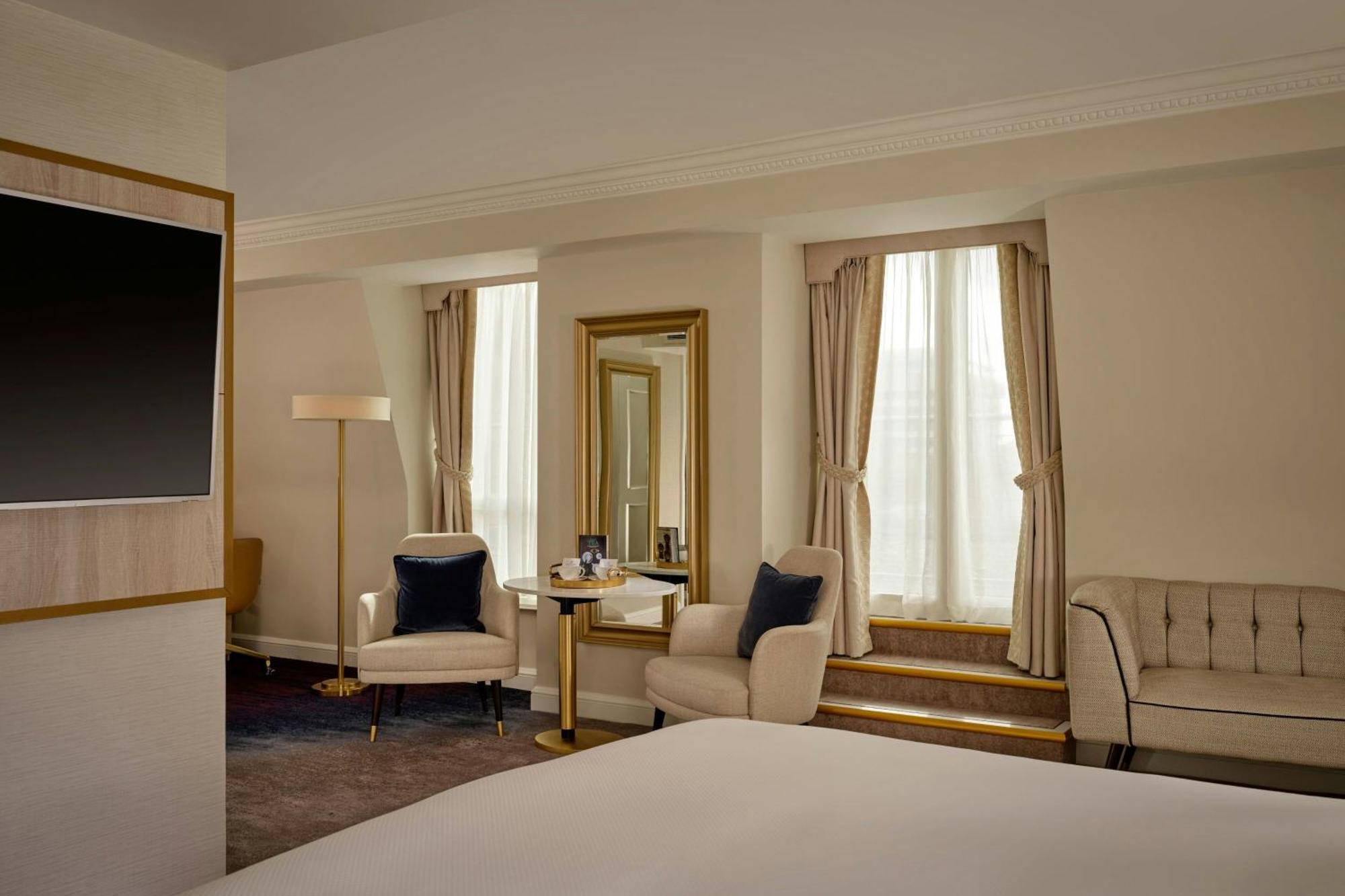 The College Green Dublin Hotel, Autograph Collection Bagian luar foto