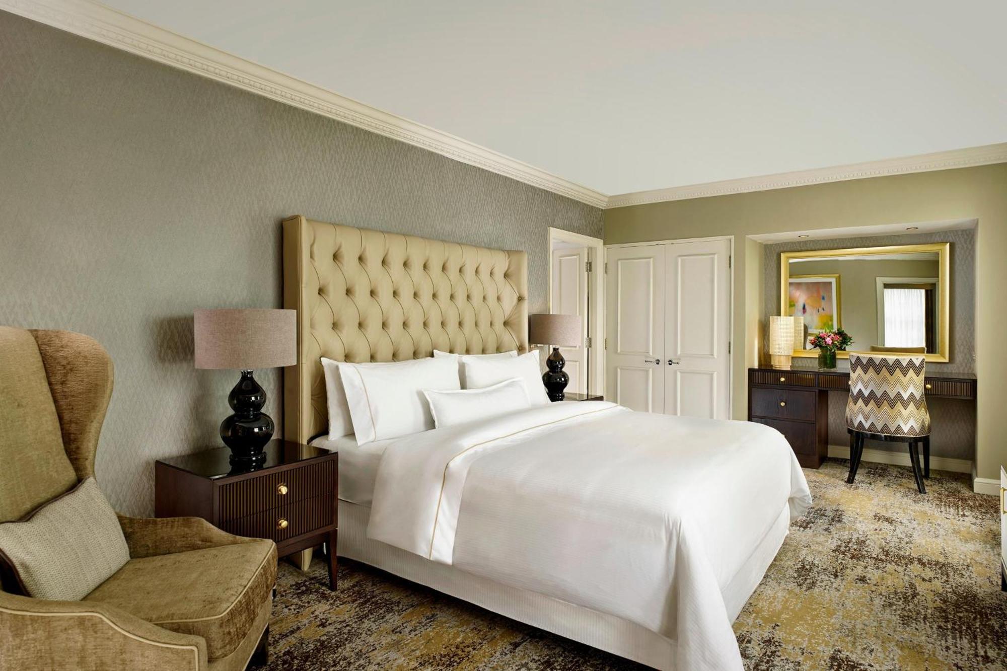 The College Green Dublin Hotel, Autograph Collection Bagian luar foto