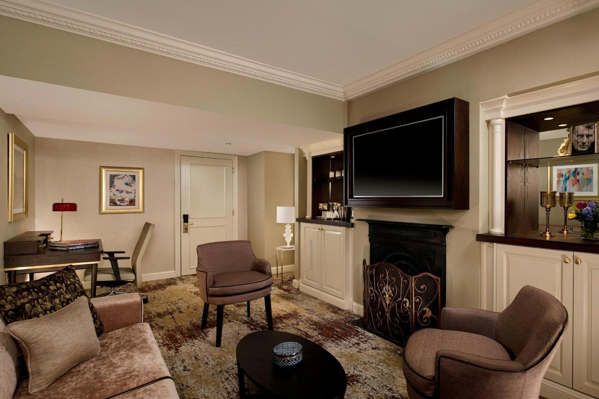 The College Green Dublin Hotel, Autograph Collection Bagian luar foto