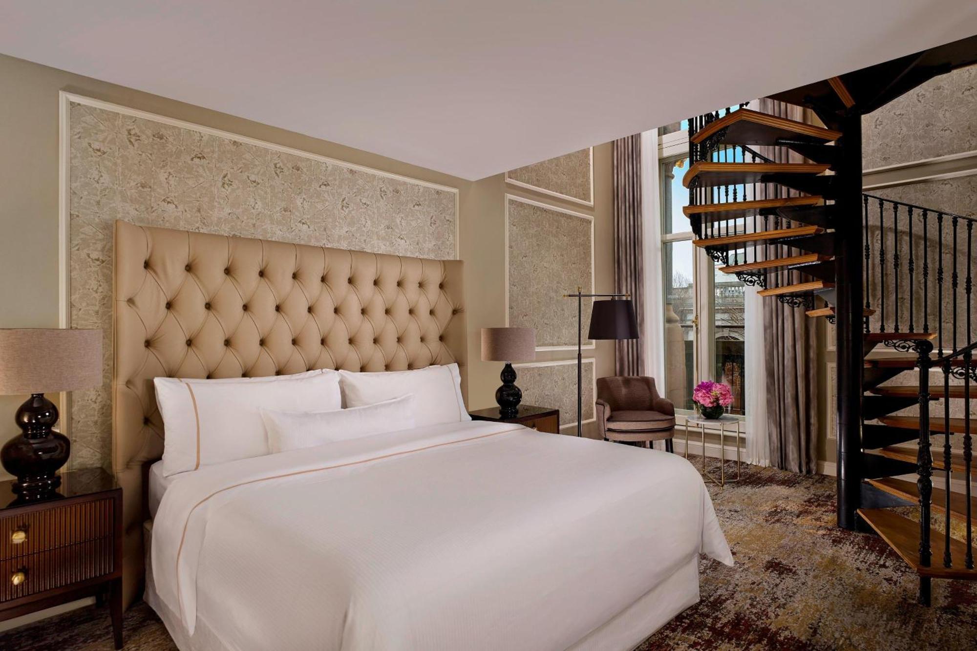 The College Green Dublin Hotel, Autograph Collection Bagian luar foto